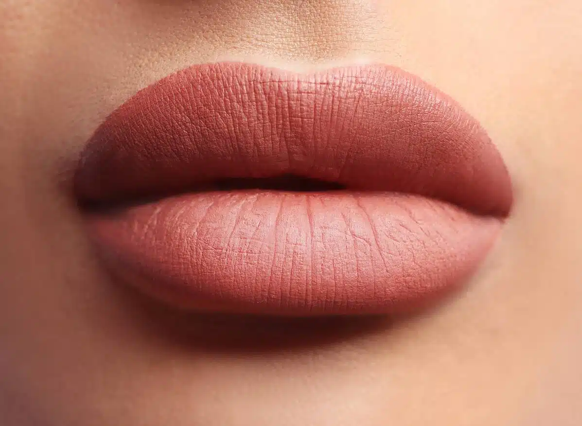 Maquillage rouge à lèvres mat