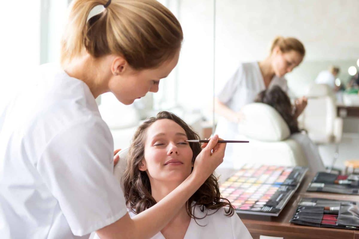 Comment se former aux techniques du maquillage professionnel